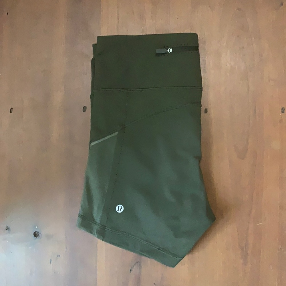 Lululemon spandex army green shorts size 6